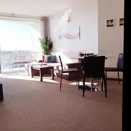 Elena's Lux - Town & Sea View - Atlantis Apart Otel