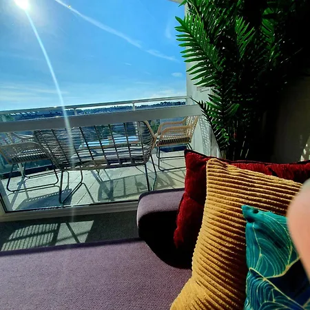 Elena's Lux - Town & Sea View - Atlantis Apart Otel